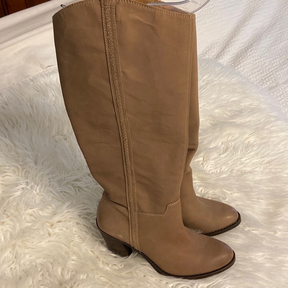 Lucky Brand Shoes - Lucky 🍀 Brand Knee Boots size 8M with heels 3” excellent condition BNWOT